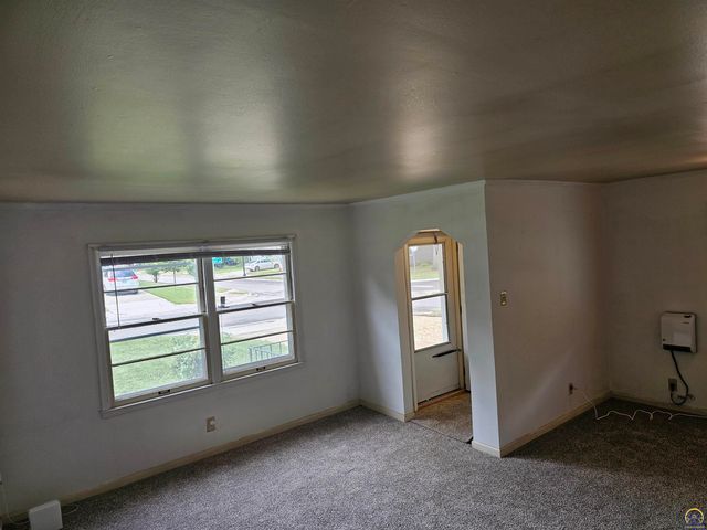 1200 SW Frazier AVE, Topeka, KS 66604