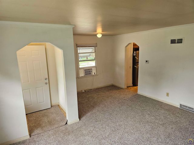 1200 SW Frazier AVE, Topeka, KS 66604