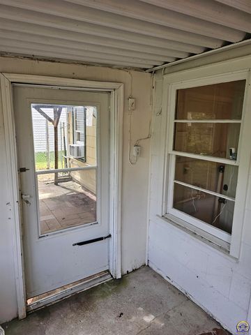 1200 SW Frazier AVE, Topeka, KS 66604