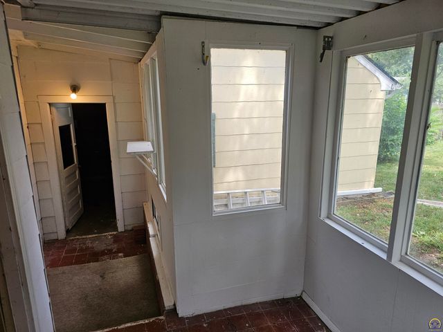 1200 SW Frazier AVE, Topeka, KS 66604