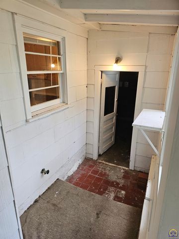 1200 SW Frazier AVE, Topeka, KS 66604