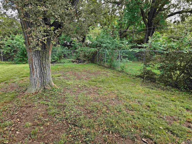 1200 SW Frazier AVE, Topeka, KS 66604