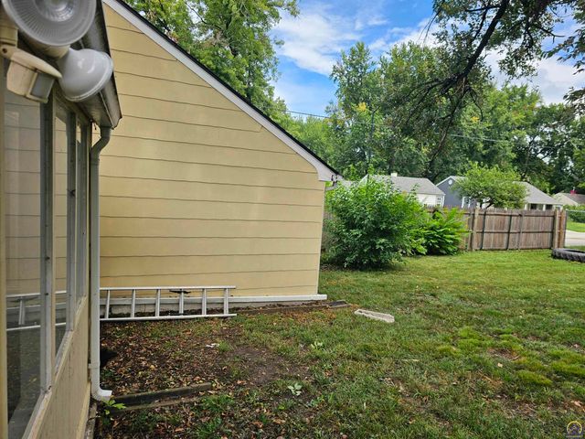 1200 SW Frazier AVE, Topeka, KS 66604