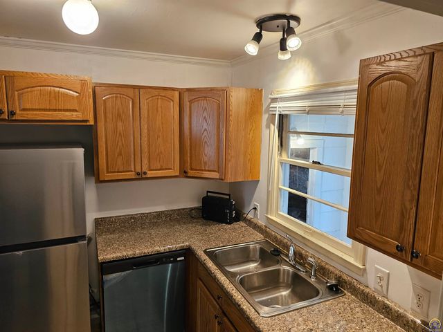 1200 SW Frazier AVE, Topeka, KS 66604