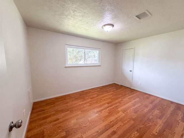 609 Heather Lane, Friendswood, TX 77546