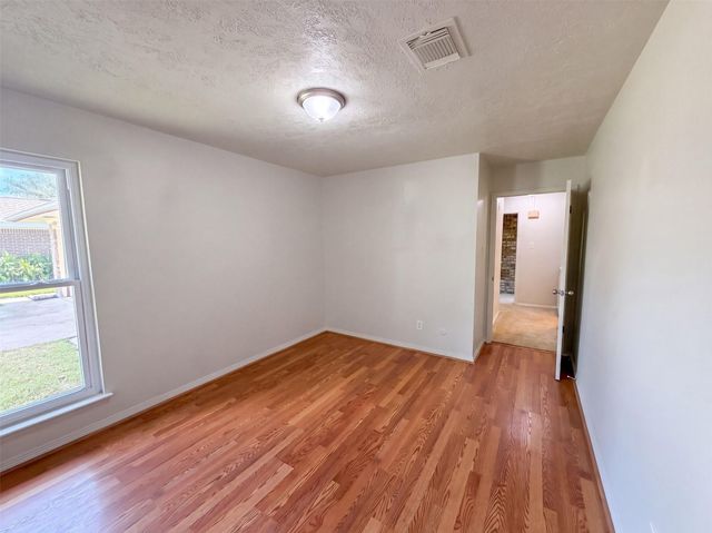 609 Heather Lane, Friendswood, TX 77546