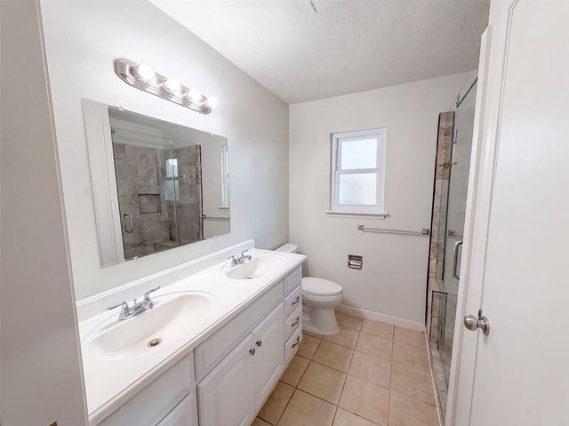 609 Heather Lane, Friendswood, TX 77546