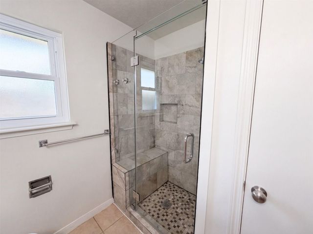 609 Heather Lane, Friendswood, TX 77546