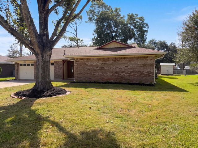 609 Heather Lane, Friendswood, TX 77546