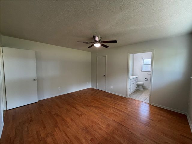 609 Heather Lane, Friendswood, TX 77546