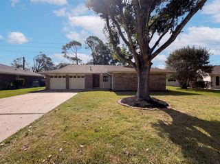 609 Heather Lane, Friendswood, TX 77546