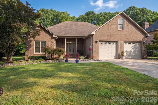 725 Hanna Woods Drive, Cramerton, NC 28032