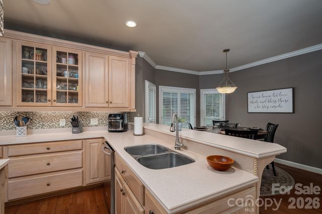 725 Hanna Woods Drive, Cramerton, NC 28032