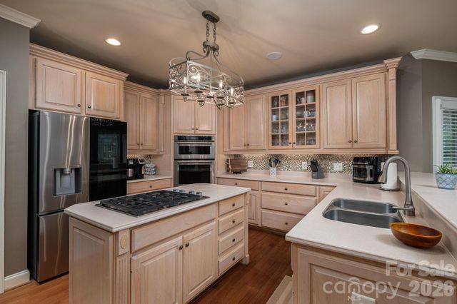 725 Hanna Woods Drive, Cramerton, NC 28032