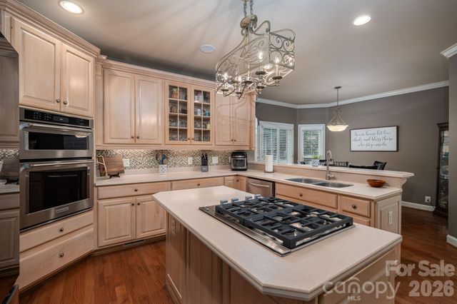 725 Hanna Woods Drive, Cramerton, NC 28032