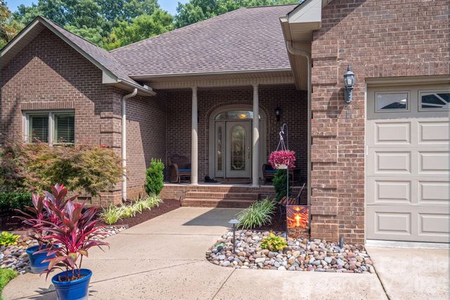 725 Hanna Woods Drive, Cramerton, NC 28032