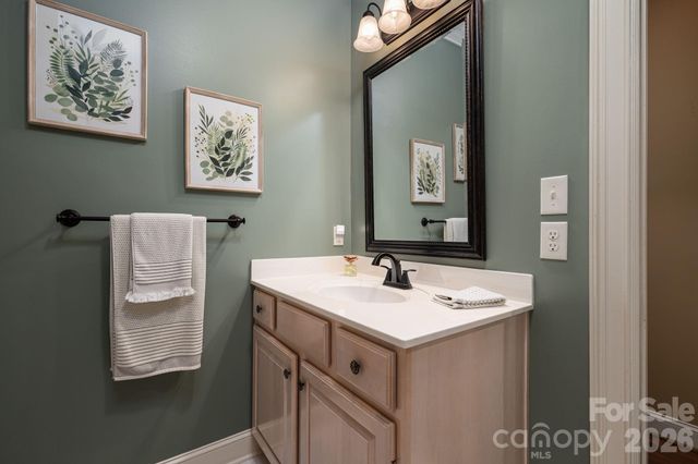 725 Hanna Woods Drive, Cramerton, NC 28032