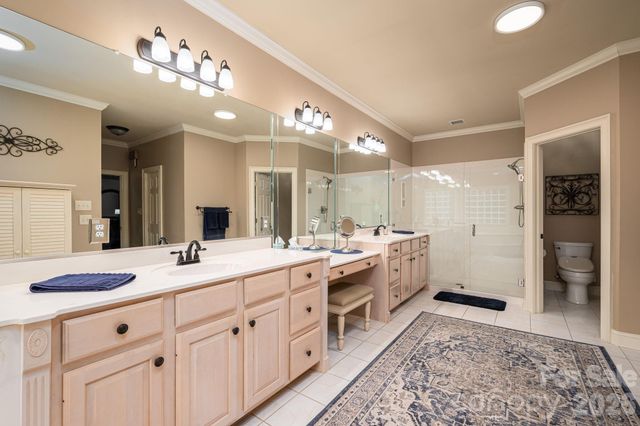 725 Hanna Woods Drive, Cramerton, NC 28032