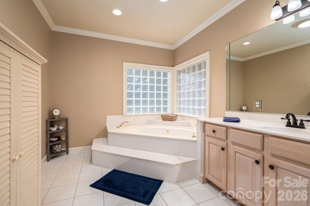 725 Hanna Woods Drive, Cramerton, NC 28032