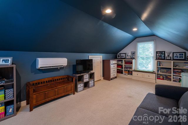 725 Hanna Woods Drive, Cramerton, NC 28032