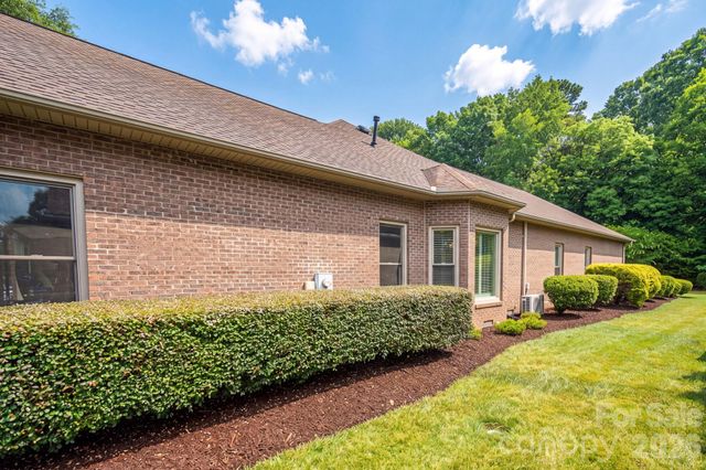 725 Hanna Woods Drive, Cramerton, NC 28032