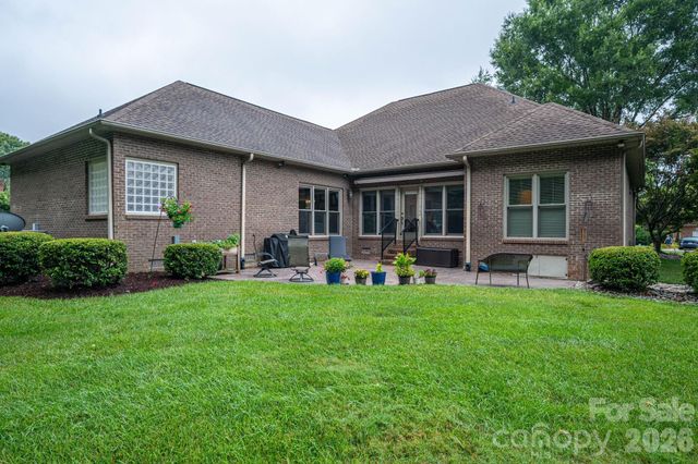 725 Hanna Woods Drive, Cramerton, NC 28032