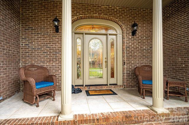 725 Hanna Woods Drive, Cramerton, NC 28032