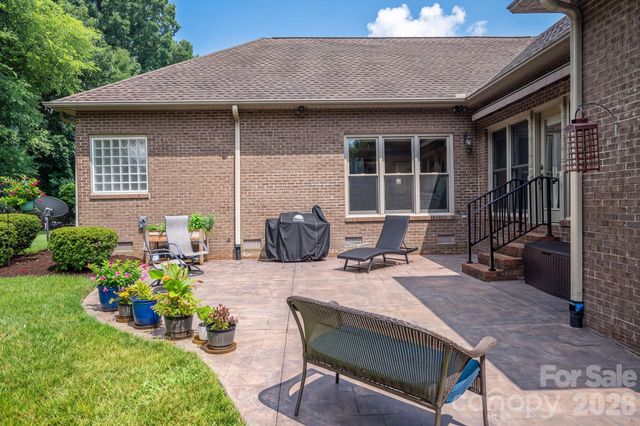 725 Hanna Woods Drive, Cramerton, NC 28032