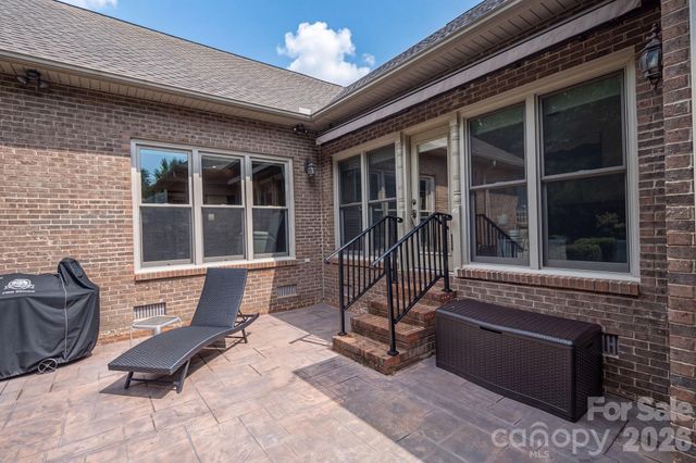 725 Hanna Woods Drive, Cramerton, NC 28032