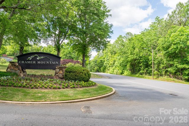 725 Hanna Woods Drive, Cramerton, NC 28032