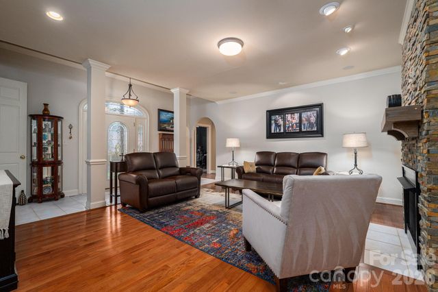 725 Hanna Woods Drive, Cramerton, NC 28032