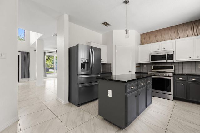 1900 Chaparral DR, Round Rock, TX 78681