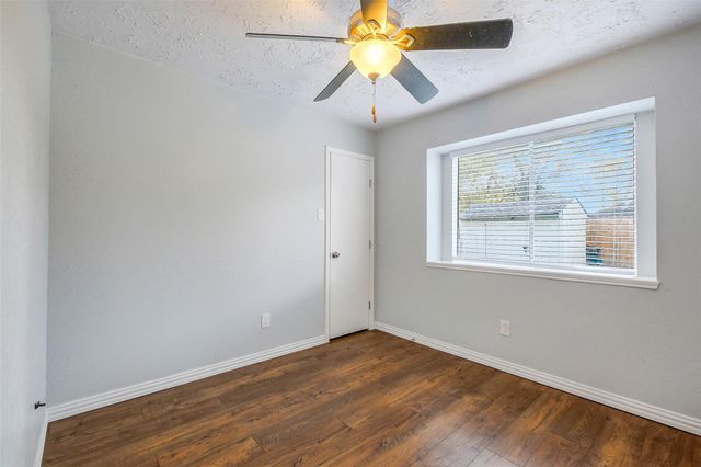 1304 Chelsea Lane, Pearland, TX 77581