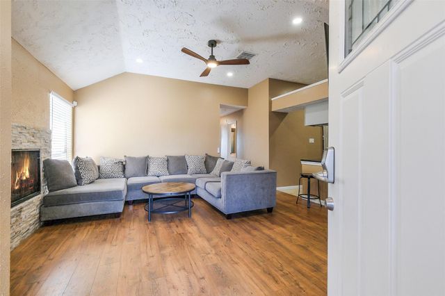 1304 Chelsea Lane, Pearland, TX 77581