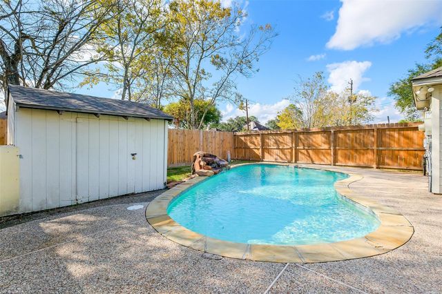 1304 Chelsea Lane, Pearland, TX 77581