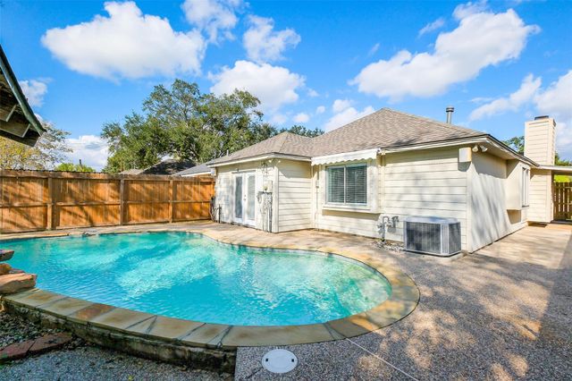 1304 Chelsea Lane, Pearland, TX 77581
