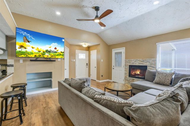 1304 Chelsea Lane, Pearland, TX 77581