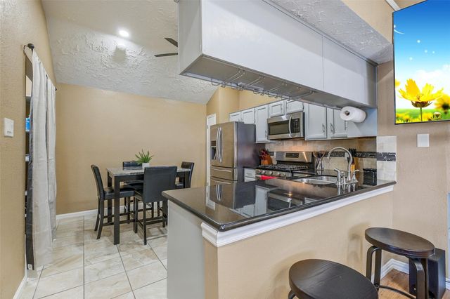 1304 Chelsea Lane, Pearland, TX 77581