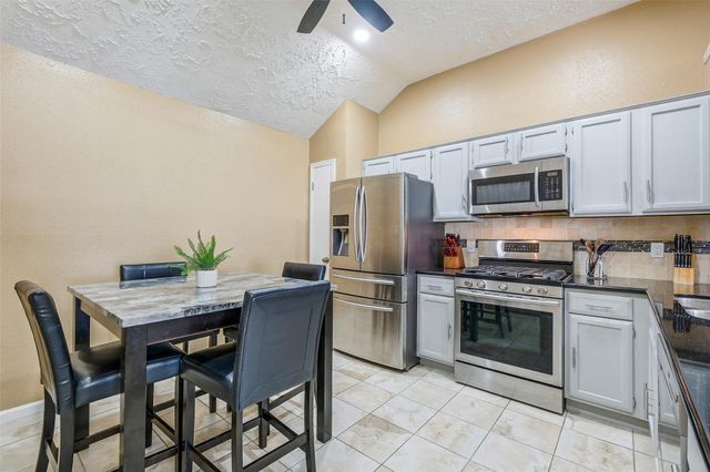 1304 Chelsea Lane, Pearland, TX 77581