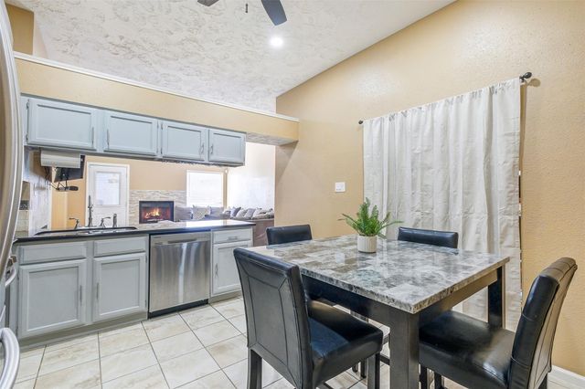 1304 Chelsea Lane, Pearland, TX 77581