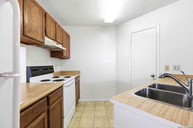 6730 Spring Front Dr, San Antonio, TX 78249