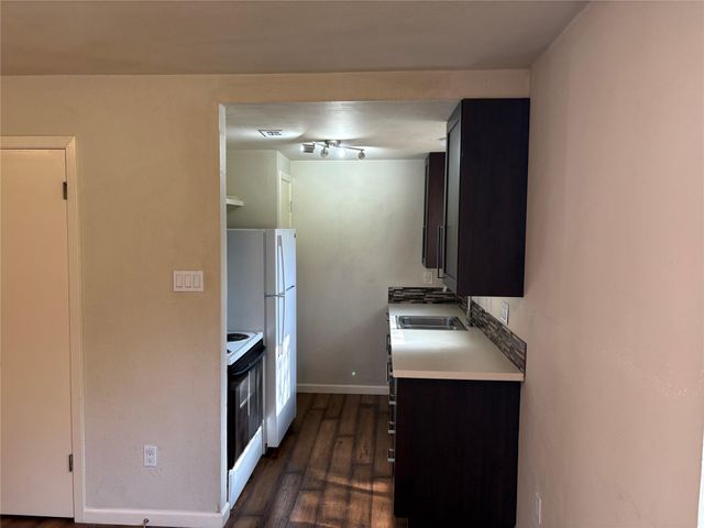 1514 Parker LN 111, Austin, TX 78741