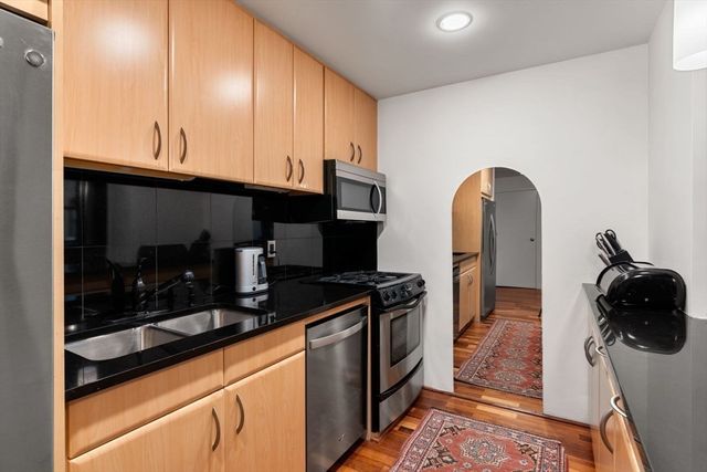 9 West Broadway 404, Boston, MA 02127