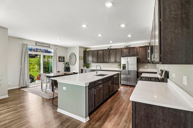 1139 River Birch Boulevard, Crystal Lake, IL 60012