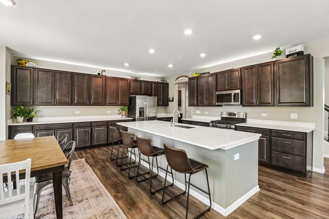 1139 River Birch Boulevard, Crystal Lake, IL 60012