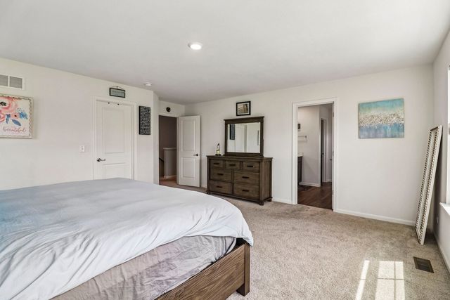 1139 River Birch Boulevard, Crystal Lake, IL 60012