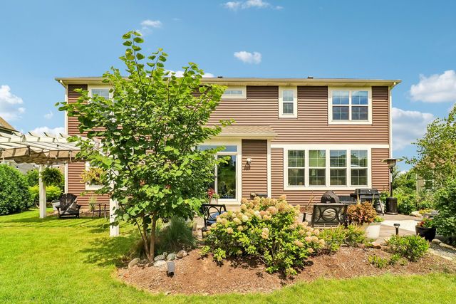 1139 River Birch Boulevard, Crystal Lake, IL 60012