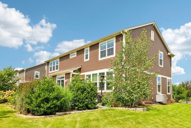 1139 River Birch Boulevard, Crystal Lake, IL 60012
