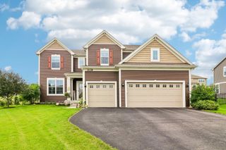 1139 River Birch Boulevard, Crystal Lake, IL 60012