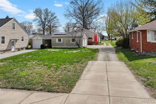 112 3rd Avenue, Edwardsville, IL 62025